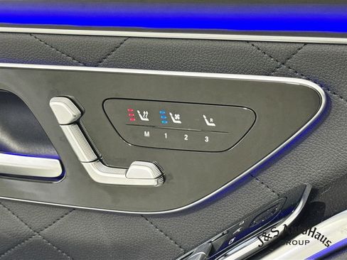 Used 2025 Mercedes-Benz S 580 4MATIC Sedan w/ AMG Line Package image 27