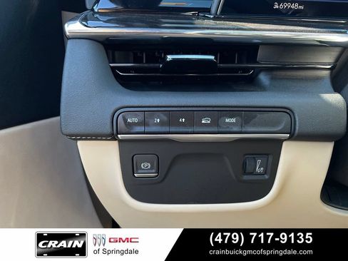 Used 2023 Cadillac Escalade Premium Luxury AWD/4WD image 12