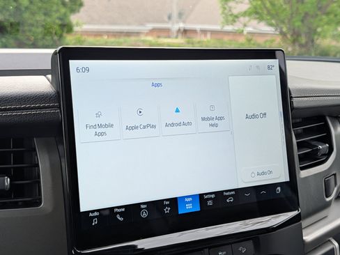 Used 2024 Ford Expedition XLT image 22