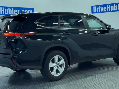 Used 2025 Toyota Highlander LE FWD image 8