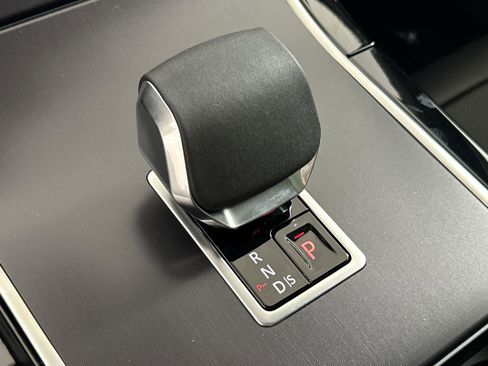 Certified 2026 Land Rover Range Rover Velar Dynamic SE image 16