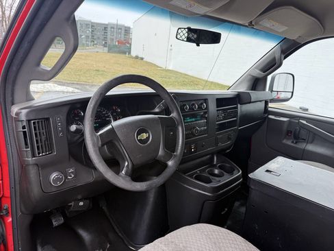 Used 2016 Chevrolet Express 2500 image 9