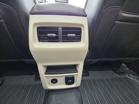 Used 2022 Ford Edge Titanium image 38