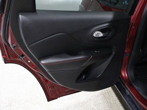 Used 2021 Jeep Cherokee Trailhawk image 18