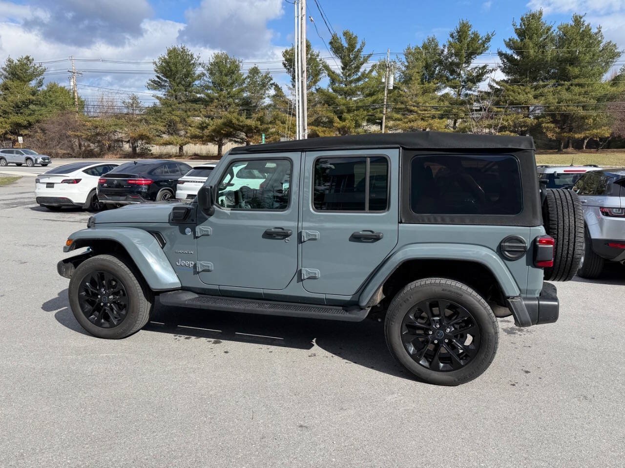 Used 2024 Jeep Wrangler Unlimited Sahara AWD/4WD image 7