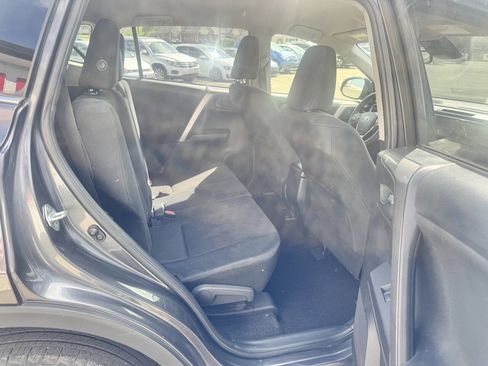 Used 2018 Toyota RAV4 LE FWD image 15