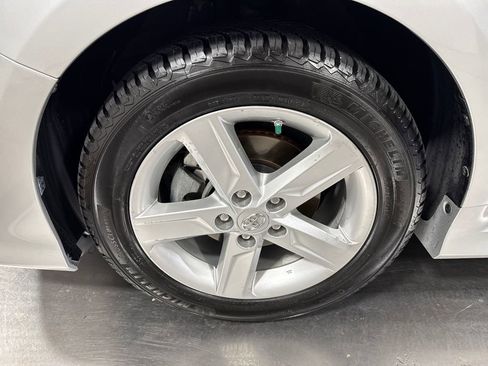 Used 2012 Toyota Camry SE FWD image 2