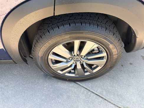 Used 2022 Nissan Pathfinder SV AWD/4WD image 11