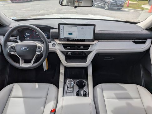 New 2026 Ford Explorer Active RWD image 9