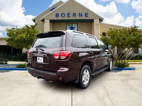 Used 2019 Toyota Sequoia SR5 w/ Premium Package image 5