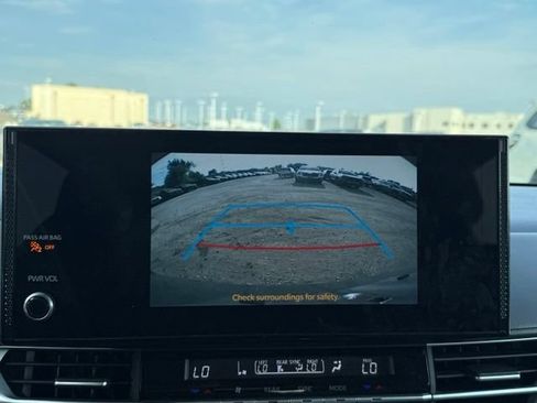 Used 2026 Toyota Sienna XLE FWD image 20