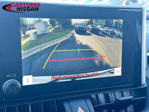 Used 2025 Toyota RAV4 XLE FWD image 18