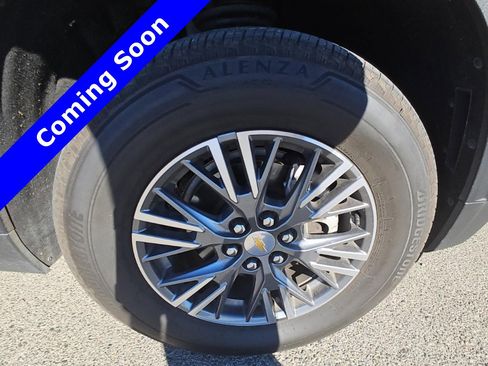 Used 2024 Chevrolet Traverse LT w/ Enhanced Driving Package image 5