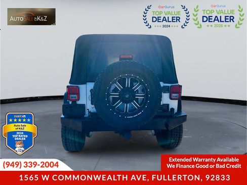 Used 2013 Jeep Wrangler Unlimited Sport image 2