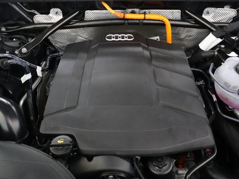 Used 2024 Audi Q5 e Prestige w/ Prestige Package image 29