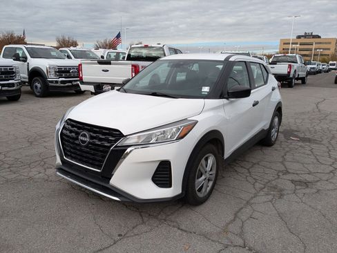Used 2023 Nissan Kicks S image 10