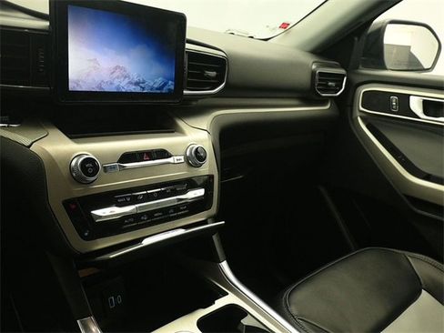 Certified 2023 Ford Explorer XLT w/ Equipment Group 202A image 13