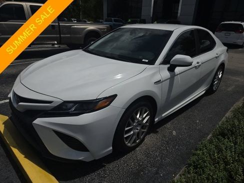 Used 2020 Toyota Camry SE FWD image 1