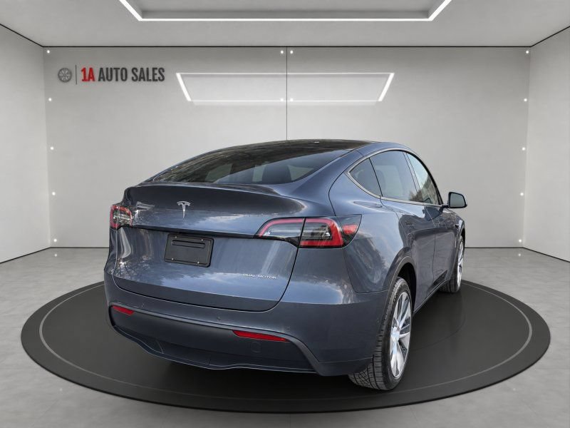 Used 2022 Tesla Model Y Long Range AWD/4WD image 5