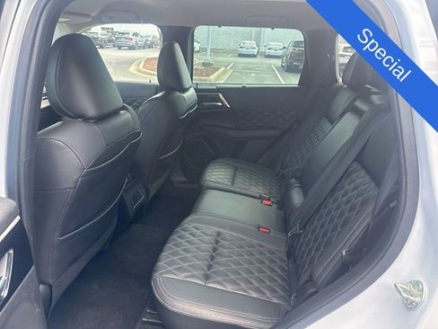 Used 2023 Mitsubishi Outlander SEL FWD image 6