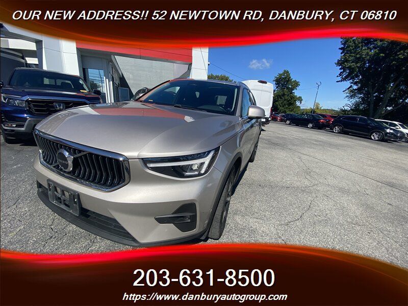 Used 2024 Volvo XC40 B5 Plus AWD/4WD image 3