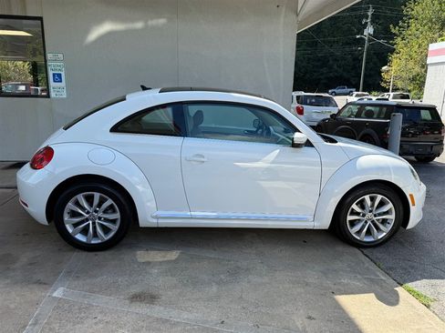 Used 2013 Volkswagen Beetle TDI FWD image 2