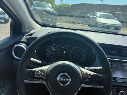 Used 2025 Nissan Versa SV image 29