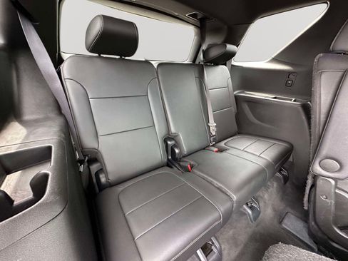 Used 2023 Chevrolet Traverse LT w/ LT Premium Package AWD/4WD image 34