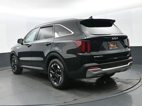 Used 2024 Kia Sorento S FWD image 9