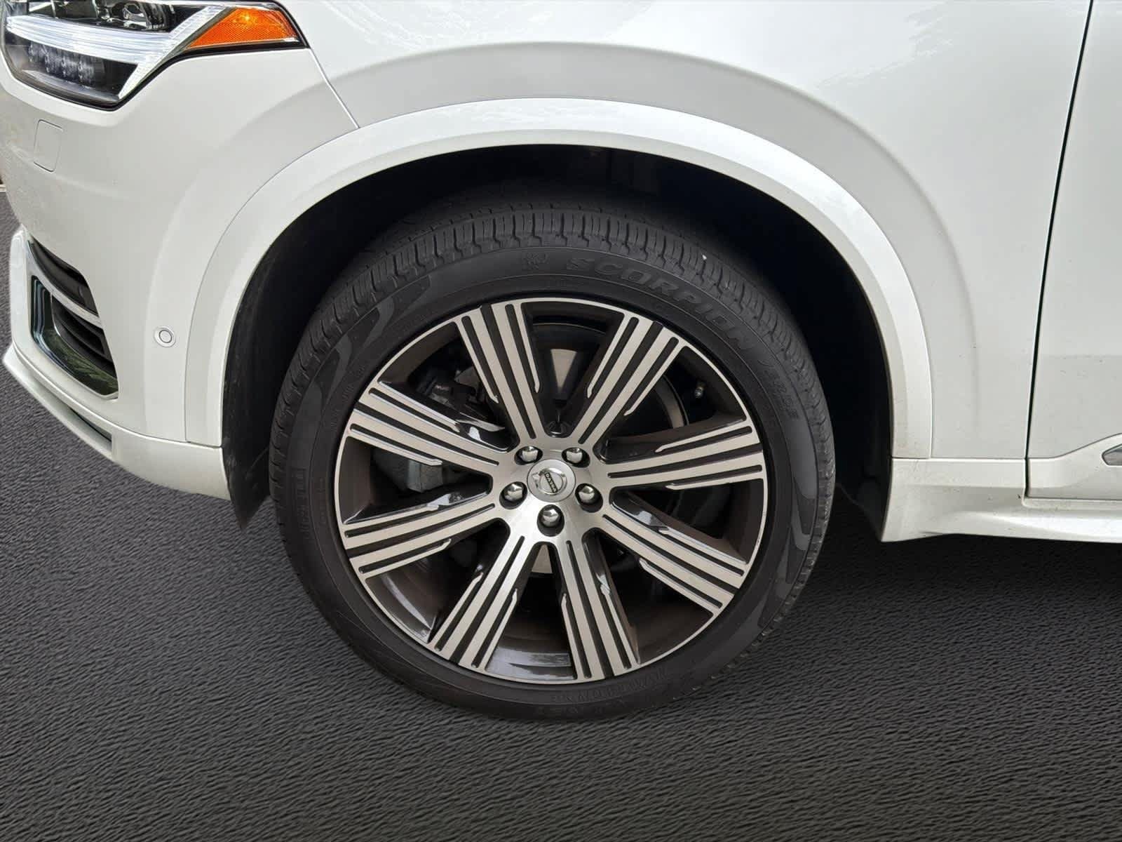 Used 2025 Volvo XC90 B6 Ultra w/ Protection Package Premier AWD/4WD image 10