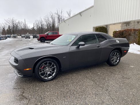 Used 2017 Dodge Challenger GT w/ Driver Convenience Group image 7