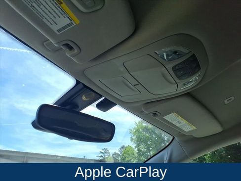 Used 2018 Chrysler Pacifica Touring-L FWD image 16