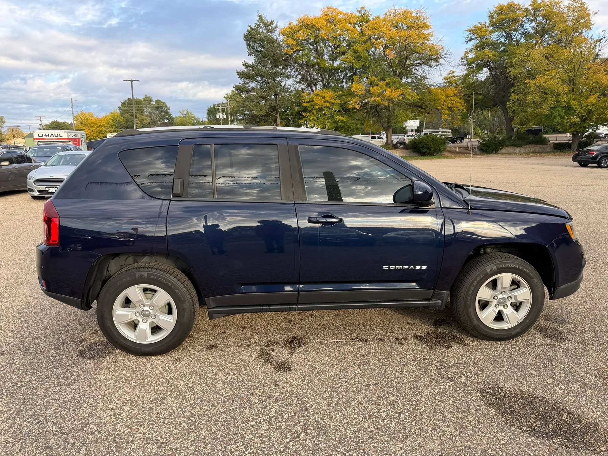 Used 2017 Jeep Compass Latitude FWD image 7