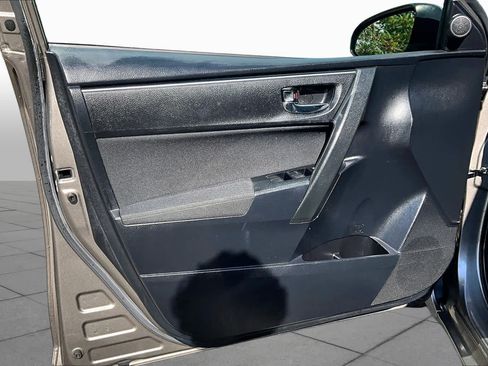 Used 2018 Toyota Corolla LE FWD image 20