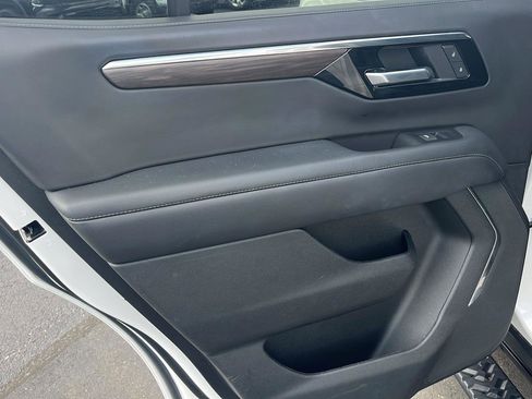 Used 2025 Chevrolet Tahoe Z71 image 21