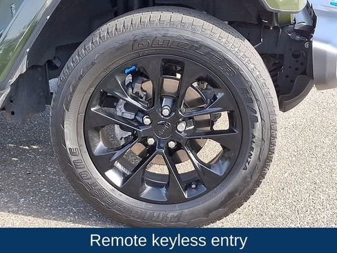 Used 2022 Jeep Wrangler Unlimited Sahara w/ Cold Weather Group image 10