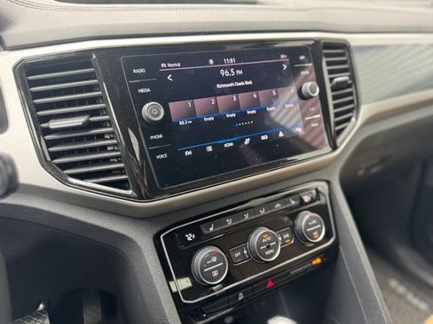 Used 2022 Volkswagen Atlas Cross Sport SE image 15