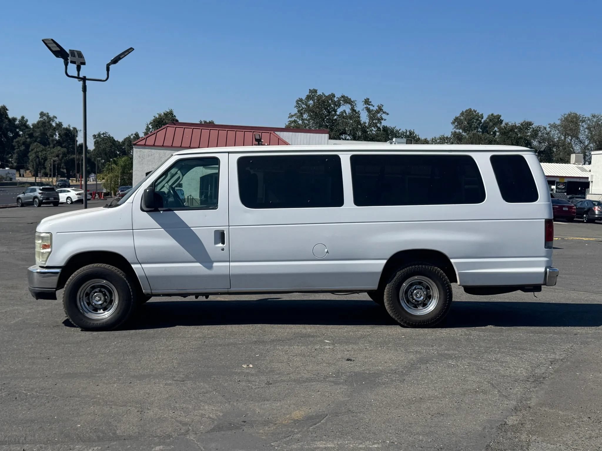 Used 2010 Ford E-350 and Econoline 350 XLT RWD image 5