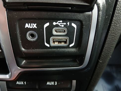 Used 2020 Jeep Gladiator Rubicon image 5