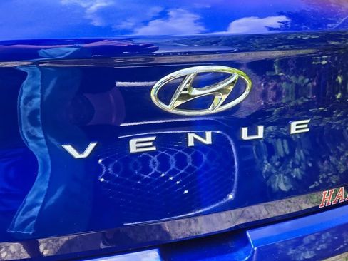 Used 2024 Hyundai Venue SEL FWD image 8