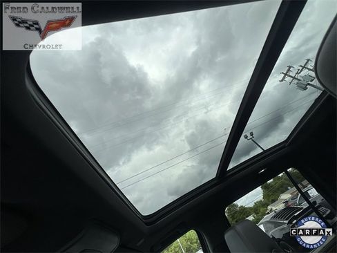 Used 2021 Chevrolet Suburban LT w/ LT Signature Package image 18