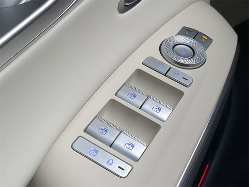 Used 2025 Genesis Electrified GV70 Advanced w/ Prestige Package image 23