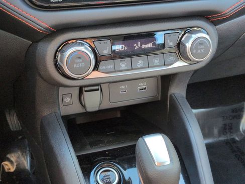 New 2025 Nissan Versa SR w/ Trunk Package FWD image 19