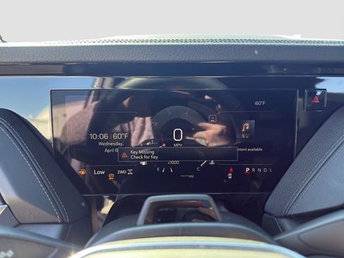 Used 2025 GMC Yukon Denali w/ Denali Reserve Package image 11