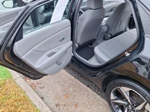 Used 2023 Hyundai Elantra SEL w/ Convenience Package image 11