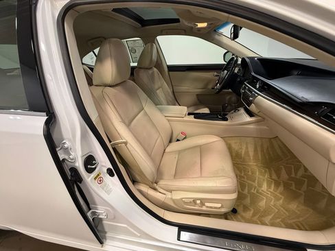 Used 2014 Lexus ES 350 w/ Luxury Package FWD image 13