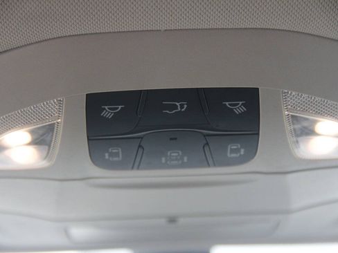 Used 2024 Chrysler Pacifica Touring-L FWD image 27