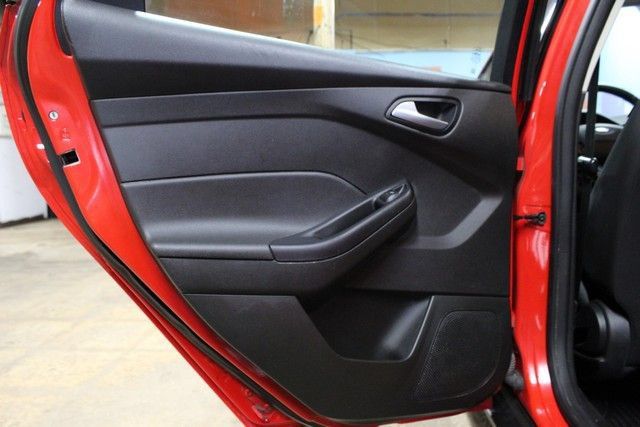 Used 2016 Ford Focus SE w/ SE Winter Package FWD image 13