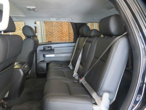 Used 2019 Toyota Sequoia SR5 AWD/4WD image 19