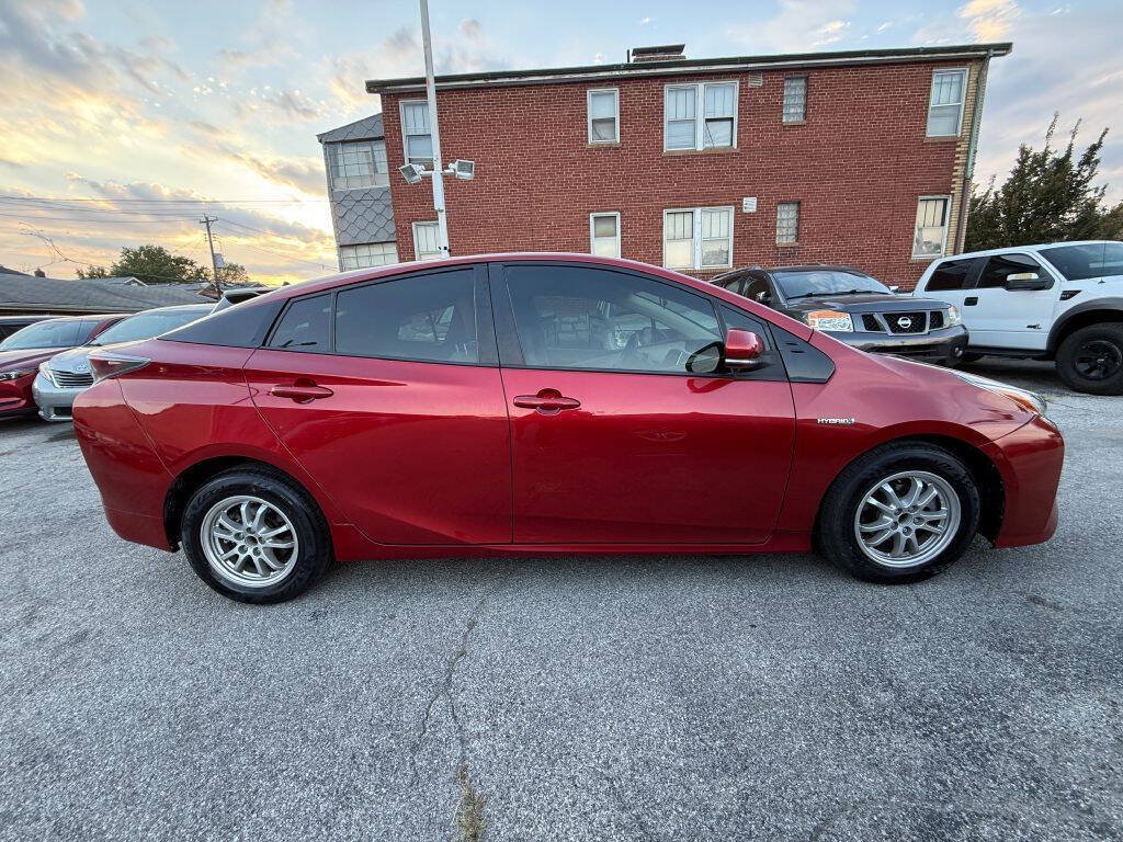 Used 2016 Toyota Prius Two FWD image 7